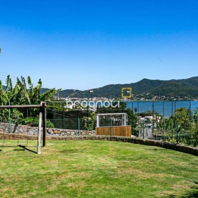 Casa com 430m², 4 quartos (sendo 4 suítes), 8 garagens, no bairro Lagoa da Conceição em Florianópolis