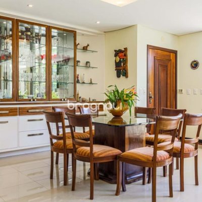 Casa com 430m², 4 quartos (sendo 4 suítes), 8 garagens, no bairro Lagoa da Conceição em Florianópolis
