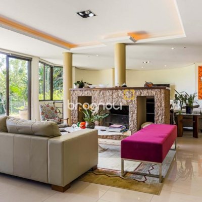Casa com 430m², 4 quartos (sendo 4 suítes), 8 garagens, no bairro Lagoa da Conceição em Florianópolis