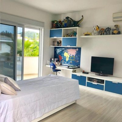 Casa com 460m², 3 quartos (sendo 3 suítes), 3 garagens, no bairro Lagoa da Conceição em Florianópolis