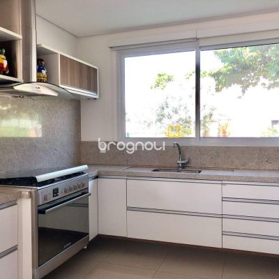 Casa com 460m², 3 quartos (sendo 3 suítes), 3 garagens, no bairro Lagoa da Conceição em Florianópolis