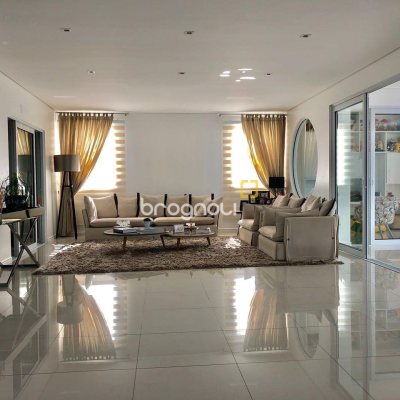 Casa com 460m², 3 quartos (sendo 3 suítes), 3 garagens, no bairro Lagoa da Conceição em Florianópolis