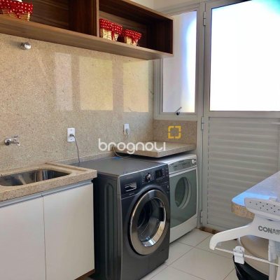 Casa com 460m², 3 quartos (sendo 3 suítes), 3 garagens, no bairro Lagoa da Conceição em Florianópolis