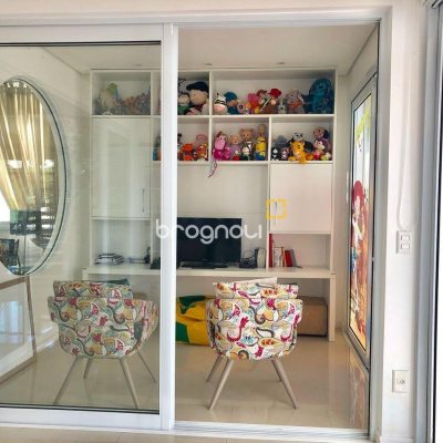 Casa com 460m², 3 quartos (sendo 3 suítes), 3 garagens, no bairro Lagoa da Conceição em Florianópolis