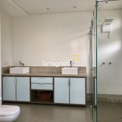 Casa com 460m², 3 quartos (sendo 3 suítes), 3 garagens, no bairro Lagoa da Conceição em Florianópolis