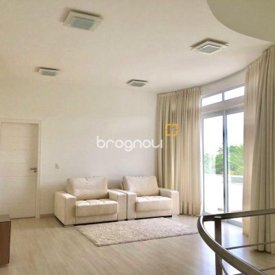 Casa com 460m², 3 quartos (sendo 3 suítes), 3 garagens, no bairro Lagoa da Conceição em Florianópolis