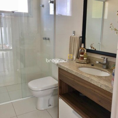 Casa com 460m², 3 quartos (sendo 3 suítes), 3 garagens, no bairro Lagoa da Conceição em Florianópolis