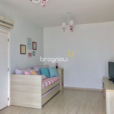 Casa com 460m², 3 quartos (sendo 3 suítes), 3 garagens, no bairro Lagoa da Conceição em Florianópolis