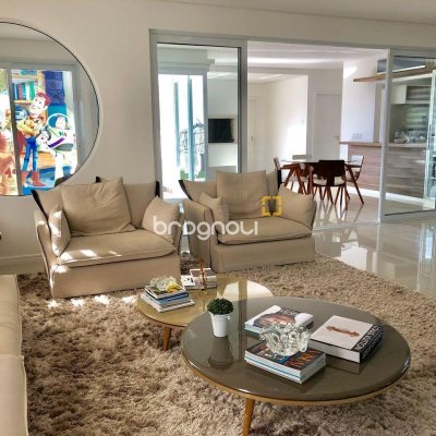 Casa com 460m², 3 quartos (sendo 3 suítes), 3 garagens, no bairro Lagoa da Conceição em Florianópolis