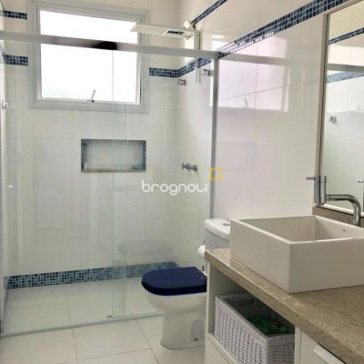 Casa com 460m², 3 quartos (sendo 3 suítes), 3 garagens, no bairro Lagoa da Conceição em Florianópolis