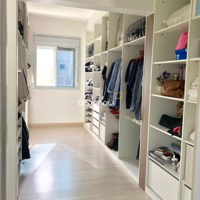 Casa com 460m², 3 quartos (sendo 3 suítes), 3 garagens, no bairro Lagoa da Conceição em Florianópolis