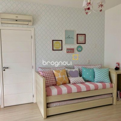 Casa com 460m², 3 quartos (sendo 3 suítes), 3 garagens, no bairro Lagoa da Conceição em Florianópolis