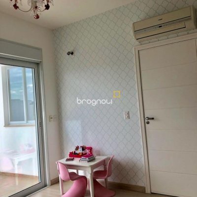 Casa com 460m², 3 quartos (sendo 3 suítes), 3 garagens, no bairro Lagoa da Conceição em Florianópolis
