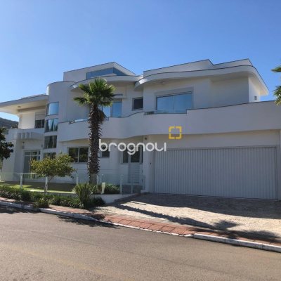 Casa com 460m², 3 quartos (sendo 3 suítes), 3 garagens, no bairro Lagoa da Conceição em Florianópolis