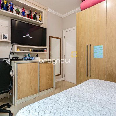 Casa com 120m², 2 quartos (sendo 1 suíte), 2 garagens, no bairro Campeche em Florianópolis