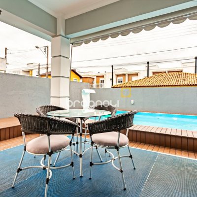 Casa com 120m², 2 quartos (sendo 1 suíte), 2 garagens, no bairro Campeche em Florianópolis