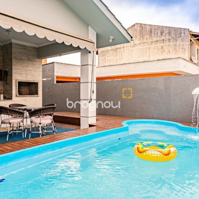 Casa com 120m², 2 quartos (sendo 1 suíte), 2 garagens, no bairro Campeche em Florianópolis
