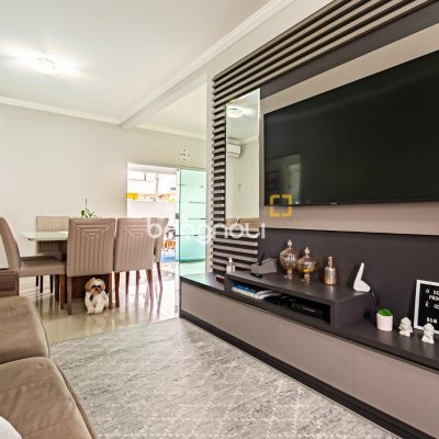 Casa com 120m², 2 quartos (sendo 1 suíte), 2 garagens, no bairro Campeche em Florianópolis