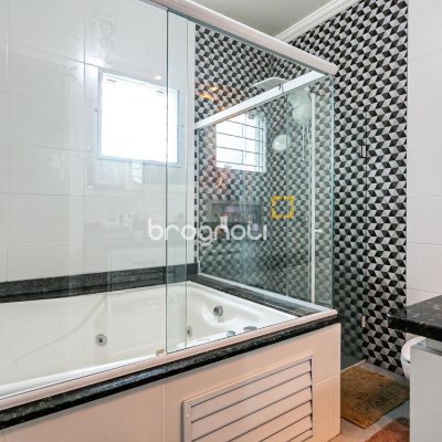 Casa com 120m², 2 quartos (sendo 1 suíte), 2 garagens, no bairro Campeche em Florianópolis