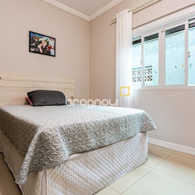 Casa com 120m², 2 quartos (sendo 1 suíte), 2 garagens, no bairro Campeche em Florianópolis