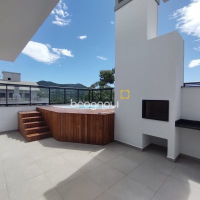 Cobertura com 120m², 2 quartos (sendo 1 suíte), 1 garagem, no bairro Açores em Florianópolis