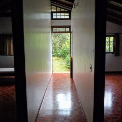 Casa com 600m², 4 quartos (sendo 2 suítes), 12 garagens, no bairro Campeche em Florianópolis