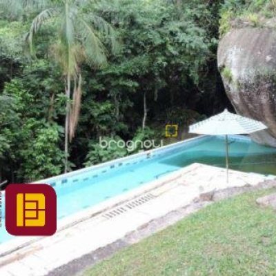 Casa com 600m², 4 quartos (sendo 2 suítes), 12 garagens, no bairro Campeche em Florianópolis