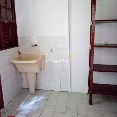 Casa com 600m², 4 quartos (sendo 2 suítes), 12 garagens, no bairro Campeche em Florianópolis