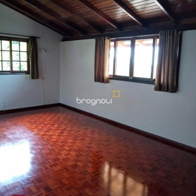 Casa com 600m², 4 quartos (sendo 2 suítes), 12 garagens, no bairro Campeche em Florianópolis