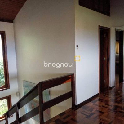 Casa com 600m², 4 quartos (sendo 2 suítes), 12 garagens, no bairro Campeche em Florianópolis