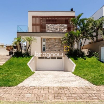 Casa de Condomínio com 400m², 5 quartos (sendo 3 suítes), 4 garagens, no bairro Morro das Pedras em Florianópolis