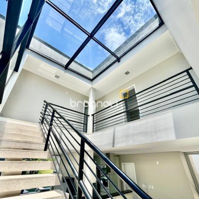 Casa de Condomínio com 400m², 5 quartos (sendo 3 suítes), 4 garagens, no bairro Morro das Pedras em Florianópolis