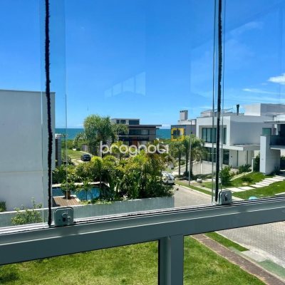 Casa de Condomínio com 400m², 5 quartos (sendo 3 suítes), 4 garagens, no bairro Morro das Pedras em Florianópolis