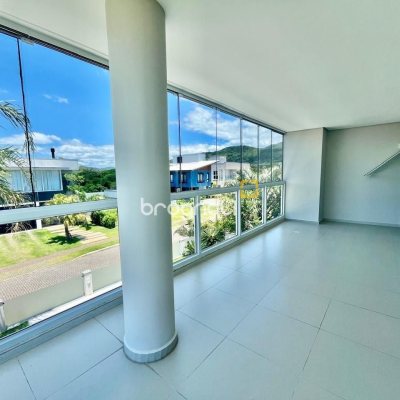 Casa de Condomínio com 400m², 5 quartos (sendo 3 suítes), 4 garagens, no bairro Morro das Pedras em Florianópolis