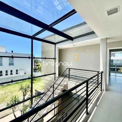 Casa de Condomínio com 400m², 5 quartos (sendo 3 suítes), 4 garagens, no bairro Morro das Pedras em Florianópolis
