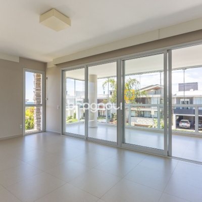 Casa de Condomínio com 400m², 5 quartos (sendo 3 suítes), 4 garagens, no bairro Morro das Pedras em Florianópolis