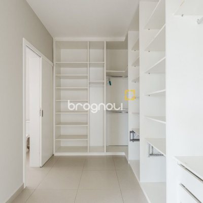 Casa de Condomínio com 400m², 5 quartos (sendo 3 suítes), 4 garagens, no bairro Morro das Pedras em Florianópolis