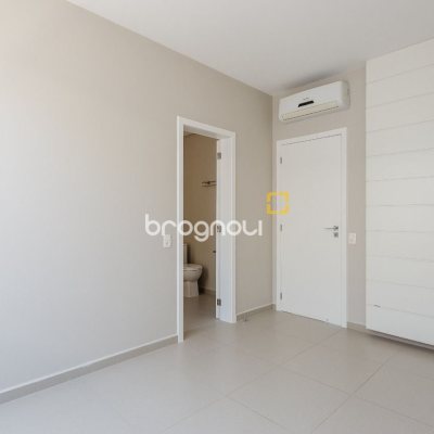 Casa de Condomínio com 400m², 5 quartos (sendo 3 suítes), 4 garagens, no bairro Morro das Pedras em Florianópolis