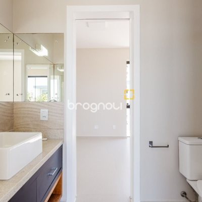 Casa de Condomínio com 400m², 5 quartos (sendo 3 suítes), 4 garagens, no bairro Morro das Pedras em Florianópolis