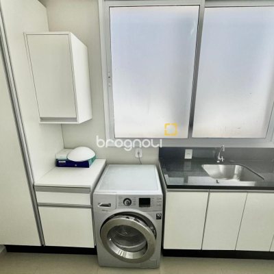 Casa de Condomínio com 400m², 5 quartos (sendo 3 suítes), 4 garagens, no bairro Morro das Pedras em Florianópolis