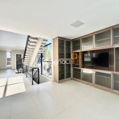 Casa de Condomínio com 400m², 5 quartos (sendo 3 suítes), 4 garagens, no bairro Morro das Pedras em Florianópolis
