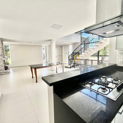 Casa de Condomínio com 400m², 5 quartos (sendo 3 suítes), 4 garagens, no bairro Morro das Pedras em Florianópolis