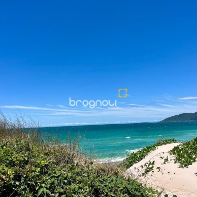 Casa de Condomínio com 400m², 5 quartos (sendo 3 suítes), 4 garagens, no bairro Morro das Pedras em Florianópolis