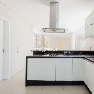 Casa de Condomínio com 400m², 5 quartos (sendo 3 suítes), 4 garagens, no bairro Morro das Pedras em Florianópolis