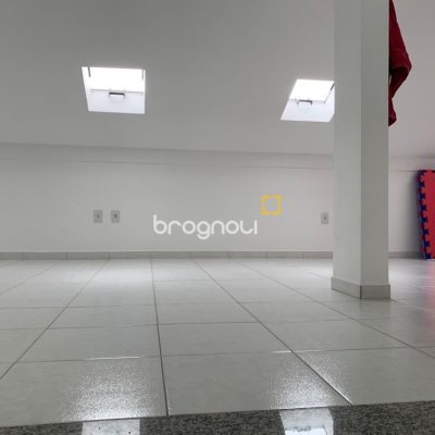 Apartamento com 260m², 4 quartos (sendo 2 suítes), 3 garagens, no bairro Lagoa da Conceição em Florianópolis