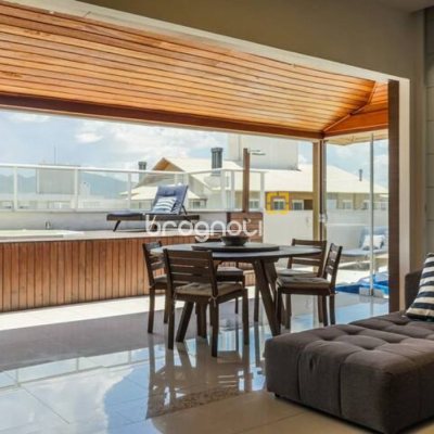Cobertura com 174m², 3 quartos (sendo 1 suíte), 3 garagens, no bairro Campeche em Florianópolis