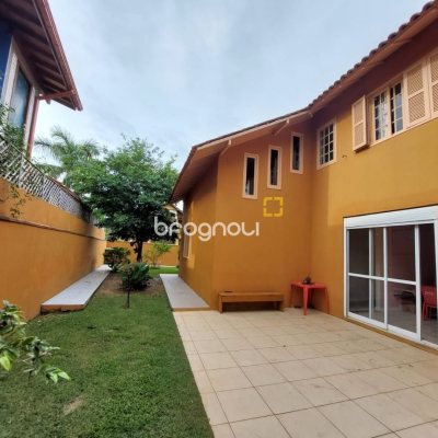 Casa com 192m², 5 quartos (sendo 1 suíte), 2 garagens, no bairro Rio Tavares em Florianópolis