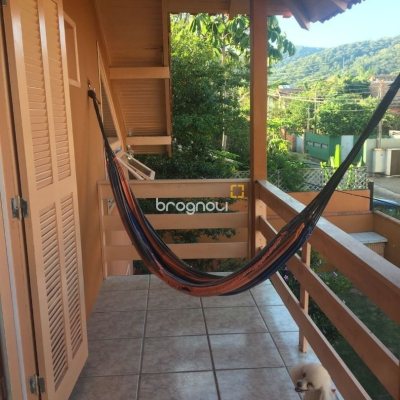 Casa com 192m², 5 quartos (sendo 1 suíte), 2 garagens, no bairro Rio Tavares em Florianópolis
