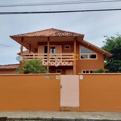 Casa com 192m², 5 quartos (sendo 1 suíte), 2 garagens, no bairro Rio Tavares em Florianópolis