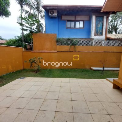 Casa com 192m², 5 quartos (sendo 1 suíte), 2 garagens, no bairro Rio Tavares em Florianópolis